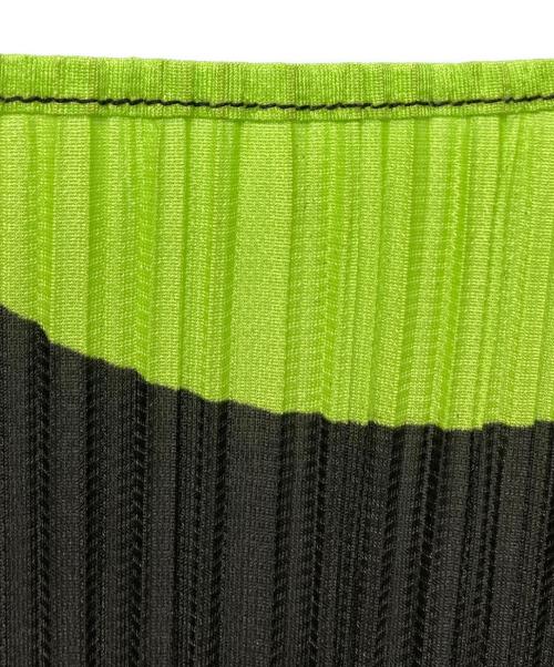 PLEATS PLEASE（プリーツプリーズ）PLEATS PLEASE (プリーツプリーズ) ドットプリーツカットソー ブラック×グリーン サイズ:3の古着・服飾アイテム