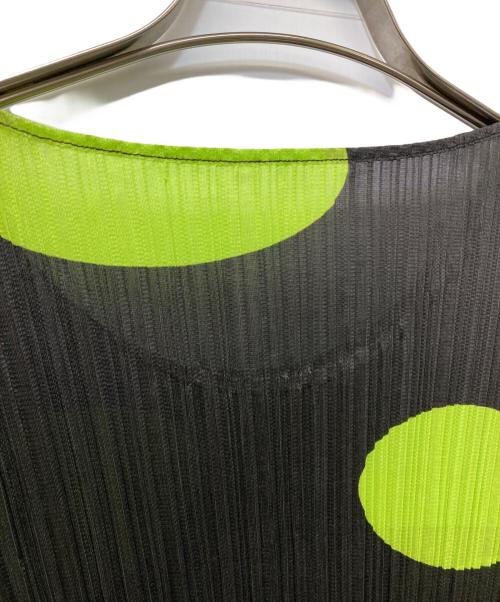 PLEATS PLEASE（プリーツプリーズ）PLEATS PLEASE (プリーツプリーズ) ドットプリーツカットソー ブラック×グリーン サイズ:3の古着・服飾アイテム