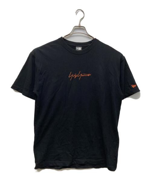 Yohji Yamamoto pour homme（ヨウジヤマモト プールオム）Yohji Yamamoto pour homme (ヨウジヤマモト プールオム) New Era (ニューエラ) コラボロゴ刺繍Tシャツ ブラック サイズ:XLの古着・服飾アイテム