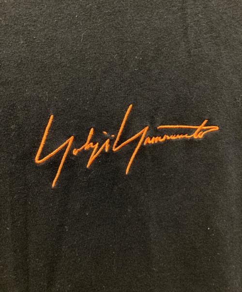 Yohji Yamamoto pour homme（ヨウジヤマモト プールオム）Yohji Yamamoto pour homme (ヨウジヤマモト プールオム) New Era (ニューエラ) コラボロゴ刺繍Tシャツ ブラック サイズ:XLの古着・服飾アイテム