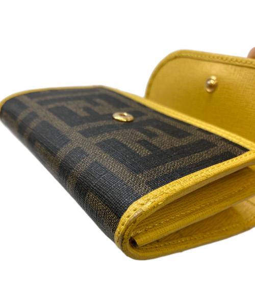 FENDI（フェンディ）FENDI (フェンディ) ズッカ柄コンパクトウォレット ブラウンの古着・服飾アイテム