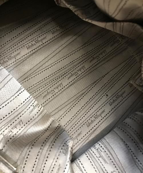 Salvatore Ferragamo（サルヴァトーレ フェラガモ）Salvatore Ferragamo (サルヴァトーレ フェラガモ) ハンドバッグ ベージュの古着・服飾アイテム