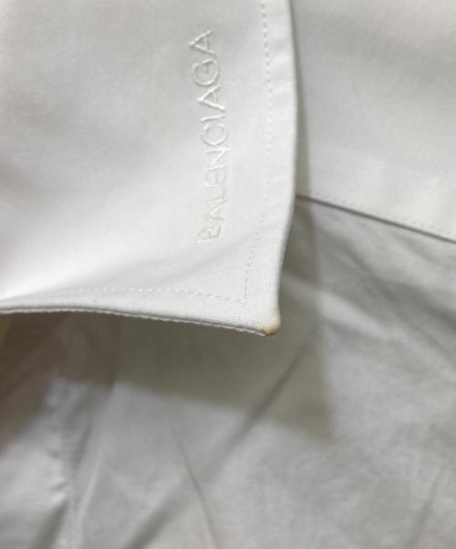 BALENCIAGA（バレンシアガ）BALENCIAGA (バレンシアガ) ウエストギャザークロップド半袖シャツ ホワイト サイズ:37の古着・服飾アイテム