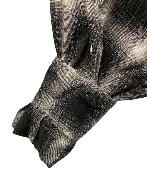 SUS-SOUS（シュス）SUS-SOUS (シュス) distressed ombre check shirt グレー×ブラック サイズ:5の古着・服飾アイテム