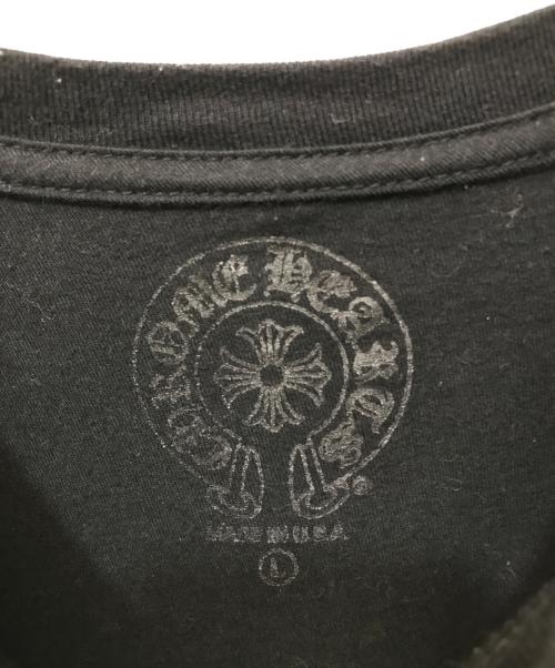 CHROME HEARTS（クロムハーツ）CHROME HEARTS (クロムハーツ) ネックロゴポケットTシャツ ブラック×パープル サイズ:Lの古着・服飾アイテム