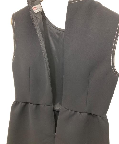 RED VALENTINO（レッドヴァレンティノ）RED VALENTINO (レッドヴァレンティノ) ステッチノースリーブワンピース ブラック サイズ:42の古着・服飾アイテム