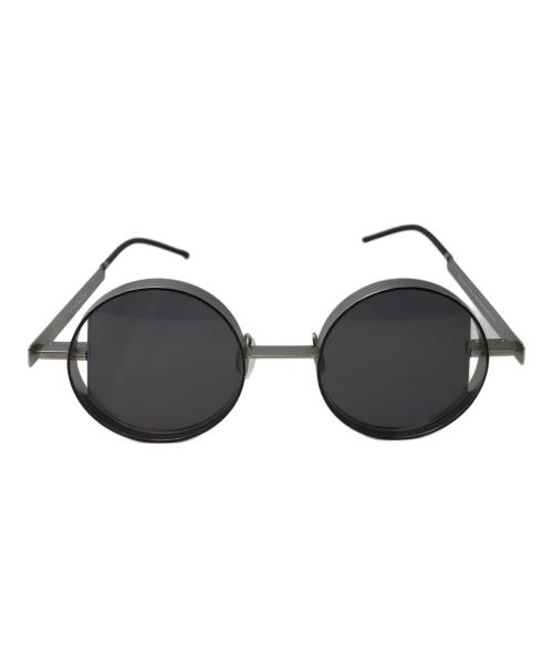 ASSEMBLEDISASSEMBLE（アセンブルディスアセンブル）ASSEMBLEDISASSEMBLE (アセンブルディスアセンブル) TWO FACE メタルサングラス グレー サイズ:44□21-151の古着・服飾アイテム