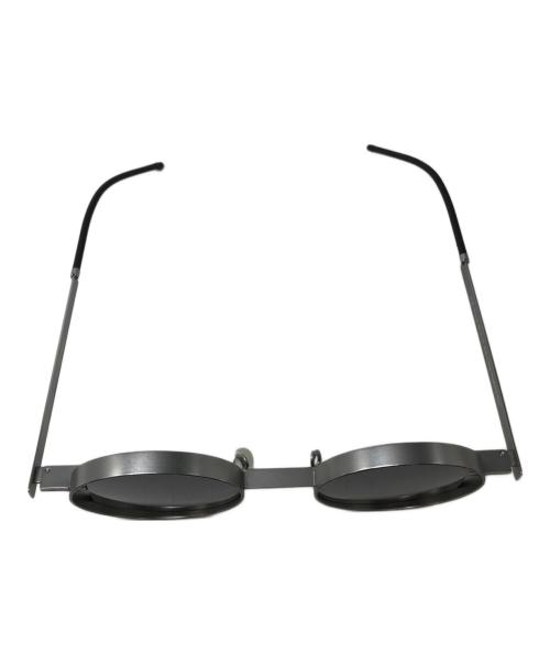 ASSEMBLEDISASSEMBLE（アセンブルディスアセンブル）ASSEMBLEDISASSEMBLE (アセンブルディスアセンブル) TWO FACE メタルサングラス グレー サイズ:44□21-151の古着・服飾アイテム