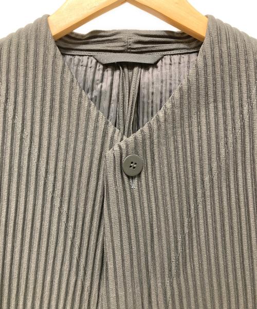 HOMME PLISSE ISSEY MIYAKE（オム プリッセ イッセイ ミヤケ）HOMME PLISSE ISSEY MIYAKE (オム プリッセ イッセイ ミヤケ) SOLID PLEATS プリーツノーカラージャケット ブラック サイズ:1の古着・服飾アイテム