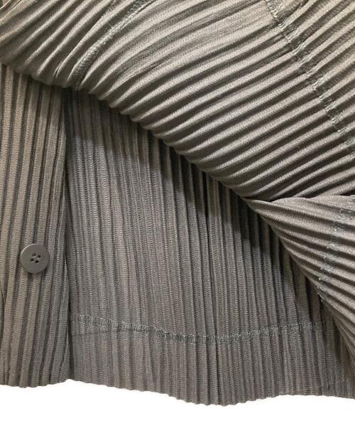 HOMME PLISSE ISSEY MIYAKE（オム プリッセ イッセイ ミヤケ）HOMME PLISSE ISSEY MIYAKE (オム プリッセ イッセイ ミヤケ) SOLID PLEATS プリーツノーカラージャケット ブラック サイズ:1の古着・服飾アイテム
