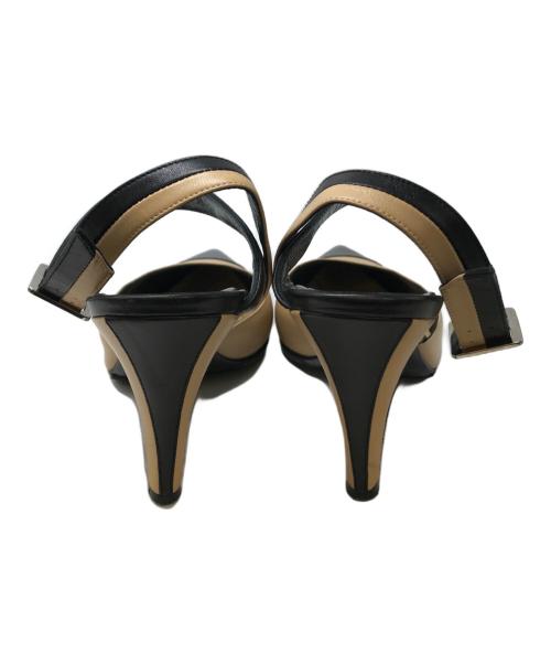 CHANEL（シャネル）CHANEL (シャネル) キャップトゥストラップミュール ベージュ×ブラック サイズ:36 1/2の古着・服飾アイテム