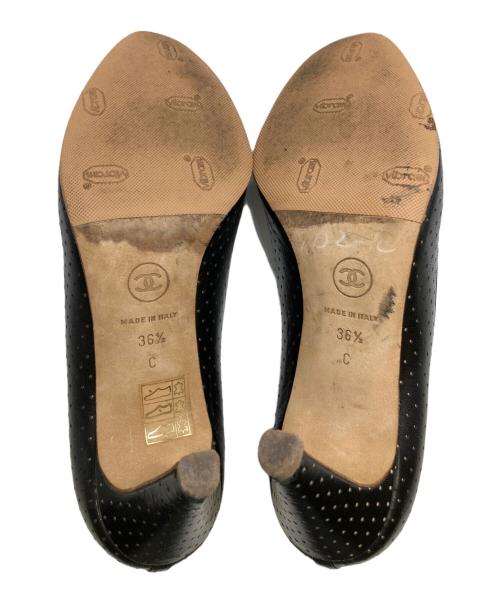 CHANEL（シャネル）CHANEL (シャネル) ココマークキャップトゥリボンパンプス ブラック サイズ:36 1/2の古着・服飾アイテム