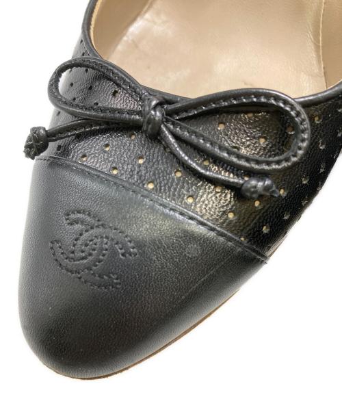 CHANEL（シャネル）CHANEL (シャネル) ココマークキャップトゥリボンパンプス ブラック サイズ:36 1/2の古着・服飾アイテム