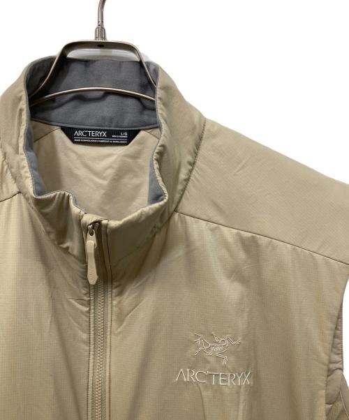 ARC'TERYX（アークテリクス）ARC'TERYX (アークテリクス) ATOM VEST M ベージュ サイズ:Lの古着・服飾アイテム