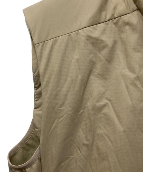 ARC'TERYX（アークテリクス）ARC'TERYX (アークテリクス) ATOM VEST M ベージュ サイズ:Lの古着・服飾アイテム