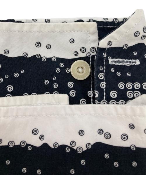 pretty green（プリティーグリーン）pretty green (プリティーグリーン) THE BEATLES (ビートルズ) 総柄シャツ ホワイト×ブラック サイズ:4の古着・服飾アイテム