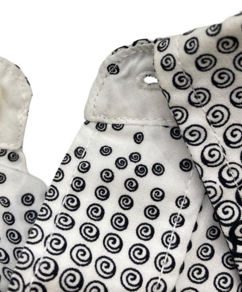 pretty green（プリティーグリーン）pretty green (プリティーグリーン) THE BEATLES (ビートルズ) 総柄シャツ ホワイト×ブラック サイズ:4の古着・服飾アイテム