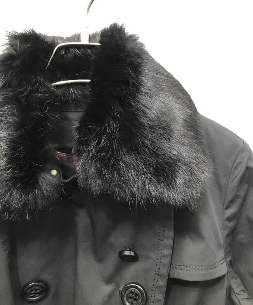 BURBERRY BLUE LABEL（バーバリーロンドンブルーレーベル）BURBERRY BLUE LABEL (バーバリーロンドンブルーレーベル) ラビットファー付トレンチコート ブラック サイズ:38の古着・服飾アイテム