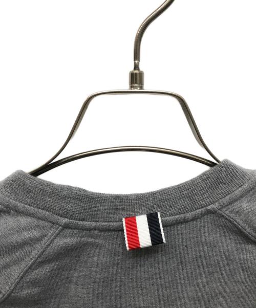 Thom Browne（トムブラウン）Thom Browne (トムブラウン) Med Loopback Short Sleeve Sweatshirt FJT173A-06931-035 グレー サイズ:38の古着・服飾アイテム