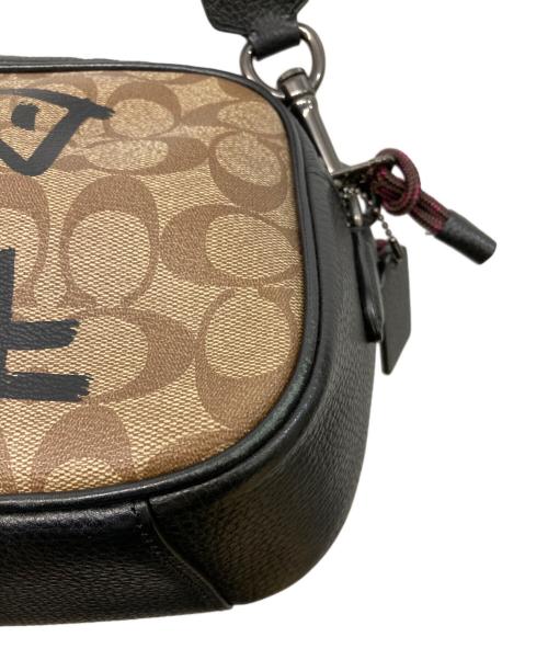 COACH（コーチ）COACH (コーチ) GUANGYU カメラショルダーバッグ ブラック×ベージュの古着・服飾アイテム