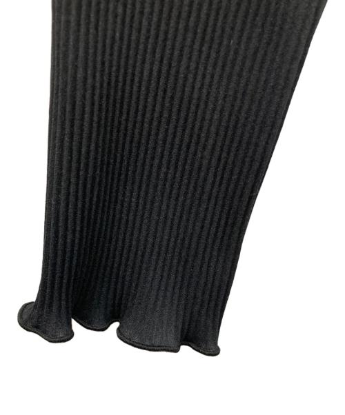 todo kotohayokozawa（トゥードゥー コトハヨコザワ）todo kotohayokozawa (トゥードゥー コトハヨコザワ) プリーツアンサンブルカーディガン ブラック サイズ:不明の古着・服飾アイテム