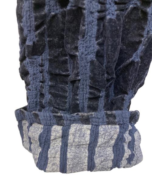 me ISSEY MIYAKE（ミーイッセイ ミヤケ）me ISSEY MIYAKE (ミーイッセイ ミヤケ) フロッキープリーツブラウス ネイビー サイズ:不明の古着・服飾アイテム