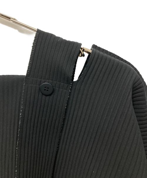 me ISSEY MIYAKE（ミーイッセイ ミヤケ）me ISSEY MIYAKE (ミーイッセイ ミヤケ) ベルトプリーツブラウス ブラック サイズ:不明の古着・服飾アイテム