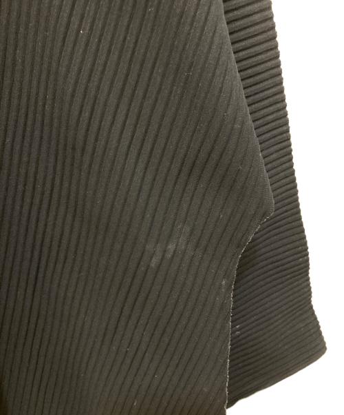me ISSEY MIYAKE（ミーイッセイ ミヤケ）me ISSEY MIYAKE (ミーイッセイ ミヤケ) ベルトプリーツブラウス ブラック サイズ:不明の古着・服飾アイテム