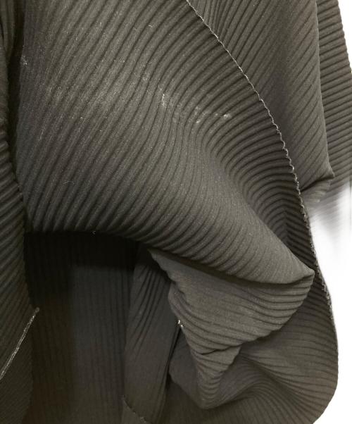 me ISSEY MIYAKE（ミーイッセイ ミヤケ）me ISSEY MIYAKE (ミーイッセイ ミヤケ) ベルトプリーツブラウス ブラック サイズ:不明の古着・服飾アイテム