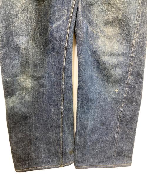 LEVI'S（リーバイス）LEVI'S (リーバイス) 50's 501XX セルビッチデニム　/ 54年 / 革パッチ / Vステッチ / ポケット裏シングルステッチ / オフセット / 通常R / フライボタン裏点々刻印 / 両面均等V インディゴ サイズ:不明の古着・服飾アイテム
