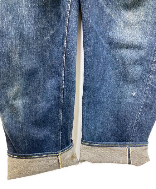 LEVI'S（リーバイス）LEVI'S (リーバイス) 50's 501XX セルビッチデニム　/ 54年 / 革パッチ / Vステッチ / ポケット裏シングルステッチ / オフセット / 通常R / フライボタン裏点々刻印 / 両面均等V インディゴ サイズ:不明の古着・服飾アイテム