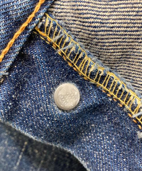 LEVI'S（リーバイス）LEVI'S (リーバイス) 50's 501XX セルビッチデニム　/ 54年 / 革パッチ / Vステッチ / ポケット裏シングルステッチ / オフセット / 通常R / フライボタン裏点々刻印 / 両面均等V インディゴ サイズ:不明の古着・服飾アイテム