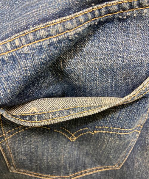 LEVI'S（リーバイス）LEVI'S (リーバイス) 50's 501XX セルビッチデニム　/ 54年 / 革パッチ / Vステッチ / ポケット裏シングルステッチ / オフセット / 通常R / フライボタン裏点々刻印 / 両面均等V インディゴ サイズ:不明の古着・服飾アイテム