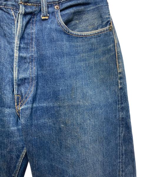 LEVI'S（リーバイス）LEVI'S (リーバイス) 50's 501XX セルビッチデニム　/ 54年 / 革パッチ / Vステッチ / ポケット裏シングルステッチ / オフセット / 通常R / フライボタン裏点々刻印 / 両面均等V インディゴ サイズ:不明の古着・服飾アイテム