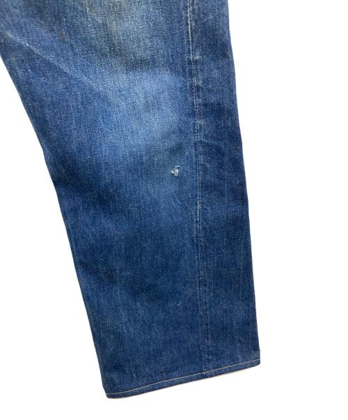LEVI'S（リーバイス）LEVI'S (リーバイス) 50's 501XX セルビッチデニム　/ 54年 / 革パッチ / Vステッチ / ポケット裏シングルステッチ / オフセット / 通常R / フライボタン裏点々刻印 / 両面均等V インディゴ サイズ:不明の古着・服飾アイテム