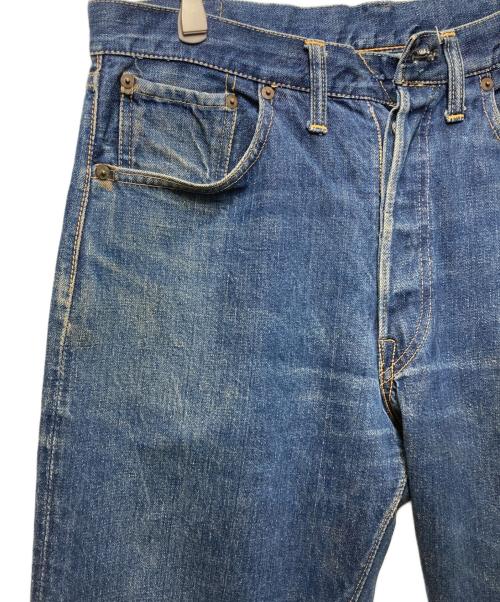 LEVI'S（リーバイス）LEVI'S (リーバイス) 50's 501XX セルビッチデニム　/ 54年 / 革パッチ / Vステッチ / ポケット裏シングルステッチ / オフセット / 通常R / フライボタン裏点々刻印 / 両面均等V インディゴ サイズ:不明の古着・服飾アイテム