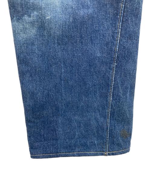 LEVI'S（リーバイス）LEVI'S (リーバイス) 50's 501XX セルビッチデニム　/ 54年 / 革パッチ / Vステッチ / ポケット裏シングルステッチ / オフセット / 通常R / フライボタン裏点々刻印 / 両面均等V インディゴ サイズ:不明の古着・服飾アイテム