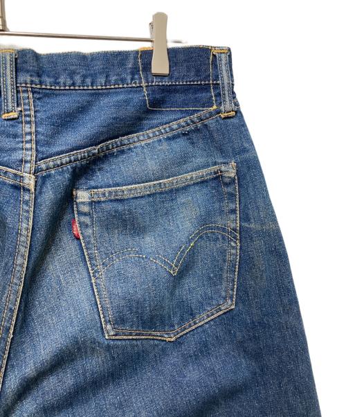 LEVI'S（リーバイス）LEVI'S (リーバイス) 50's 501XX セルビッチデニム　/ 54年 / 革パッチ / Vステッチ / ポケット裏シングルステッチ / オフセット / 通常R / フライボタン裏点々刻印 / 両面均等V インディゴ サイズ:不明の古着・服飾アイテム