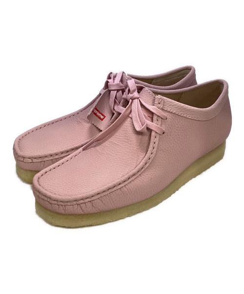 CLARKS（クラークス）CLARKS (クラークス) Supreme (シュプリーム) Reflective Wallabee ピンク サイズ:8 未使用品の古着・服飾アイテム