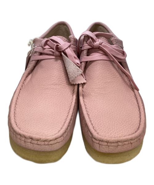 CLARKS（クラークス）CLARKS (クラークス) Supreme (シュプリーム) Reflective Wallabee ピンク サイズ:8 未使用品の古着・服飾アイテム