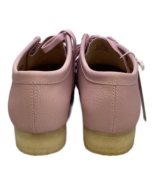 CLARKS（クラークス）CLARKS (クラークス) Supreme (シュプリーム) Reflective Wallabee ピンク サイズ:8 未使用品の古着・服飾アイテム