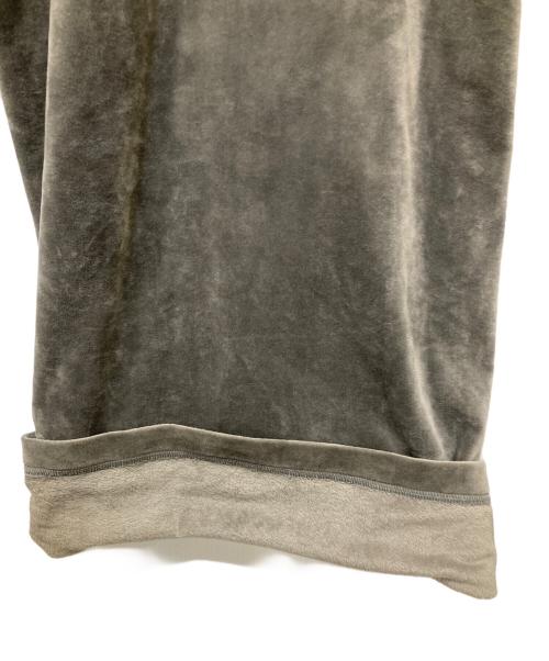 adidas（アディダス）adidas (アディダス) ベルベットルーズトラックパンツ グレー サイズ:SIZE Mの古着・服飾アイテム