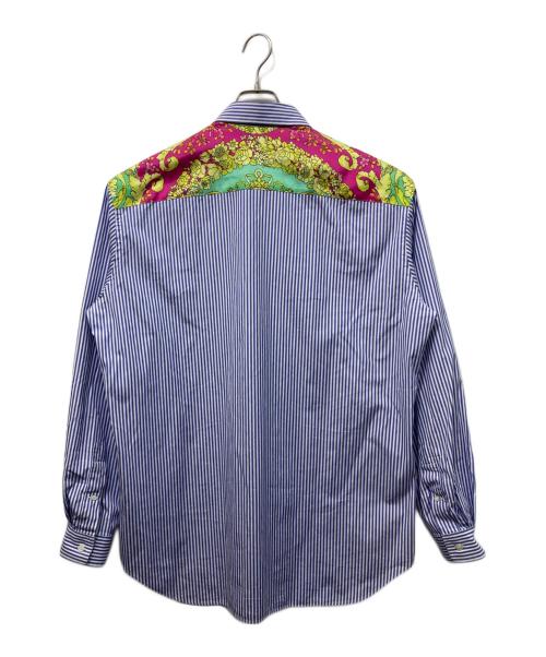 VERSACE（ヴェルサーチェ）VERSACE (ヴェルサーチェ) グラフィックプリント切替ストライプシャツ ブルー サイズ:SIZE 41の古着・服飾アイテム