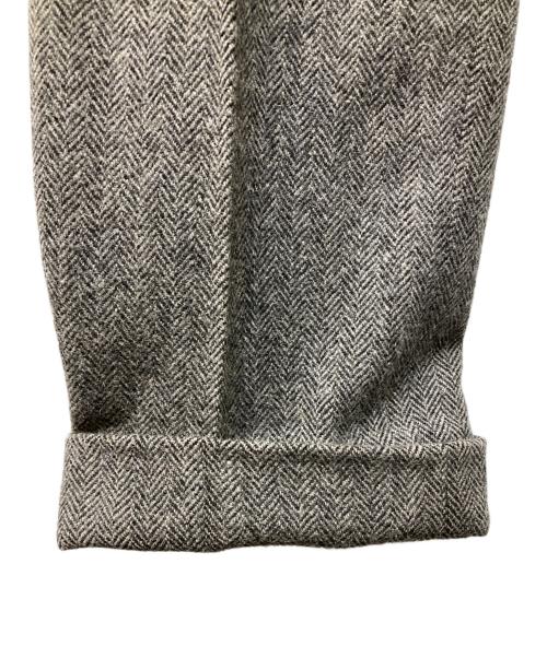 COMME des GARCONS HOMME（コムデギャルソン オム）COMME des GARCONS HOMME (コムデギャルソン オム) ウールヘリンボーン2タックパンツ グレー サイズ:Mの古着・服飾アイテム