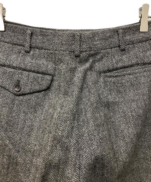 COMME des GARCONS HOMME（コムデギャルソン オム）COMME des GARCONS HOMME (コムデギャルソン オム) ウールヘリンボーン2タックパンツ グレー サイズ:Mの古着・服飾アイテム