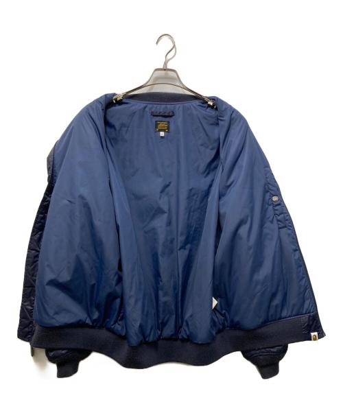 A BATHING APE（ア ベイシング エイプ）A BATHING APE (ア ベイシング エイプ) Logo Printed MA-1 Jacket ネイビー サイズ:SIZE XLの古着・服飾アイテム