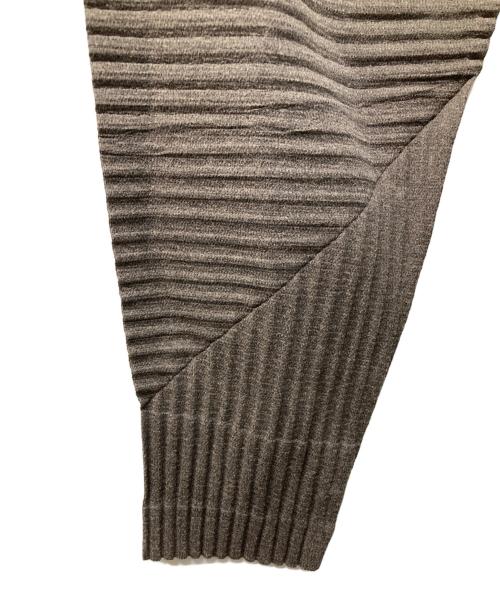 HOMME PLISSE ISSEY MIYAKE（オム プリッセ イッセイ ミヤケ）HOMME PLISSE ISSEY MIYAKE (オム プリッセ イッセイ ミヤケ) Pleated long sleeve T-shirt ブラウン サイズ:2の古着・服飾アイテム