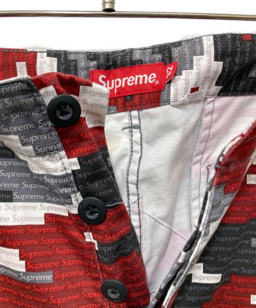 SUPREME（シュプリーム）Supreme (シュプリーム) ロゴカモフラカーゴパンツ グレー×レッド×ホワイト サイズ:32の古着・服飾アイテム