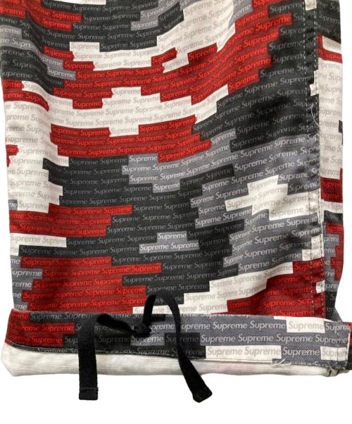 SUPREME（シュプリーム）Supreme (シュプリーム) ロゴカモフラカーゴパンツ グレー×レッド×ホワイト サイズ:32の古着・服飾アイテム