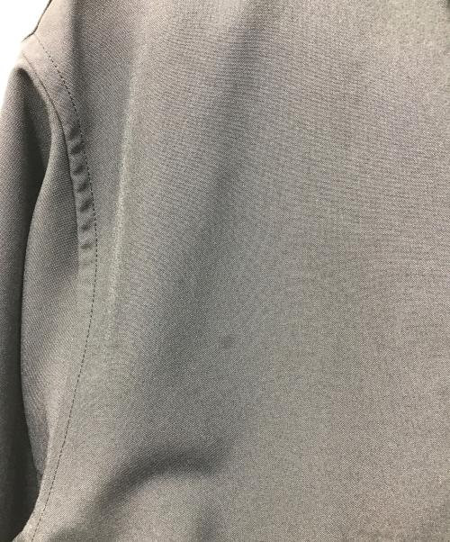 OAMC（オーエーエムシー）OAMC (オーエーエムシー) SYSTEM SHIRT グレー サイズ:Mの古着・服飾アイテム